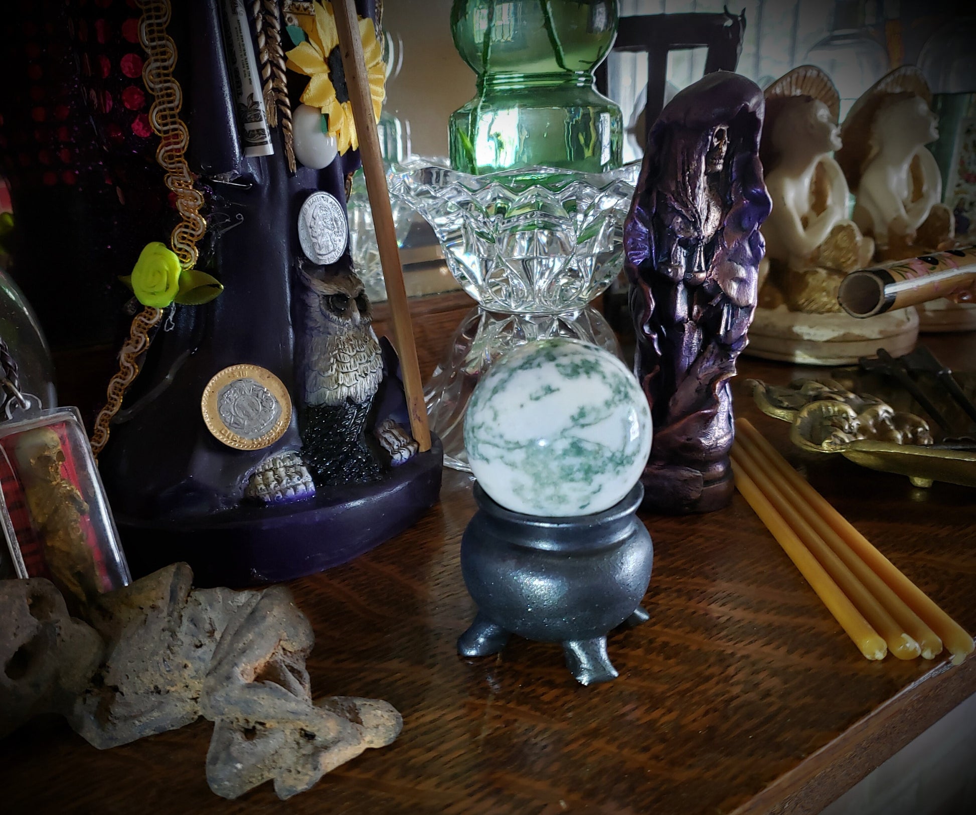 Cauldron Orb Holder, Crystal Gemstone Sphere Display, Witchy Home Decor, Magical Mystical